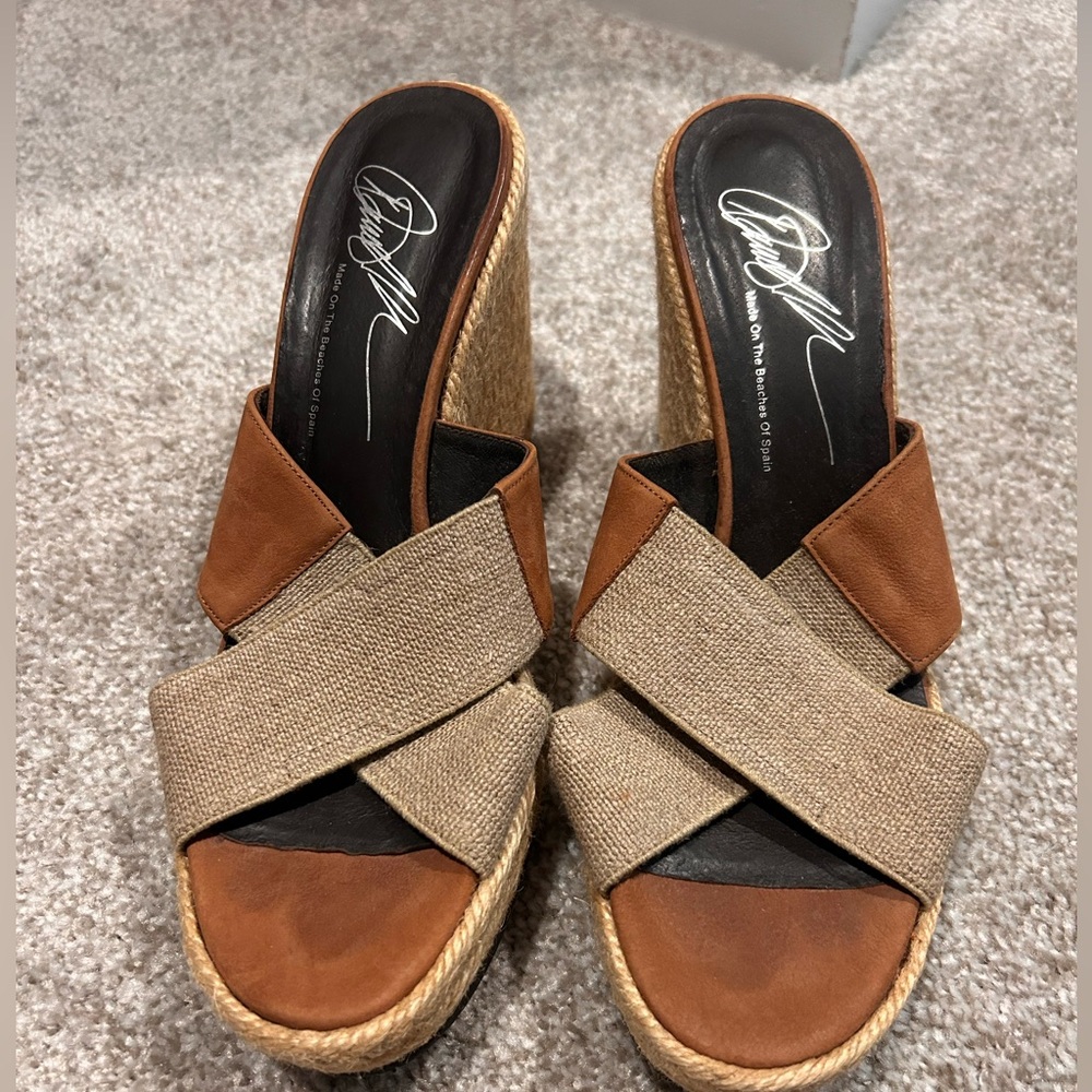 Donald J Pliner Wedges